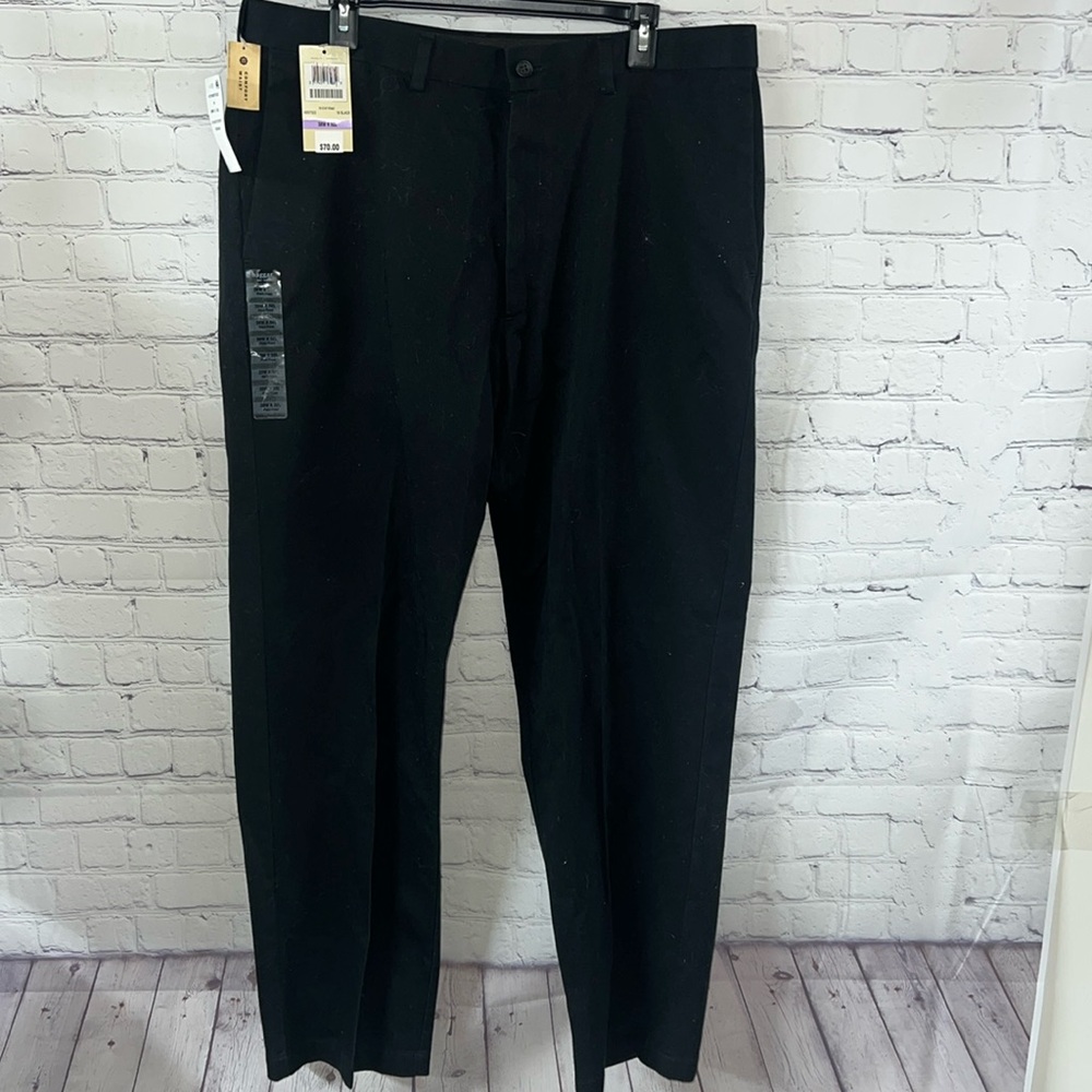 38x32 Haggar comfort waist black dress pants. New with tag. Classic fit.…